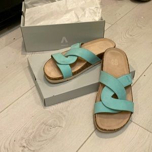 Brand New Abeo from The Walking Company ;flat sandals ; size 8m